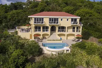 Image de Private Oceanfront Villa with Beach Access: Siren`s Song