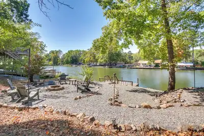 Image de Lakefront Escape w/ Boat Docks in Hot Springs!