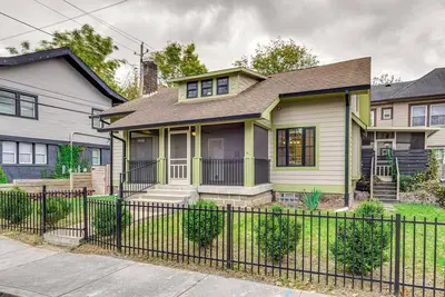 Indy 500 Group Getaway: 6 Mi to Speedway!