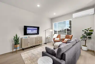 Image de Brand New  2-bedroom 2 bathroom apartment with Ac, WiFi in lovely Vancouver