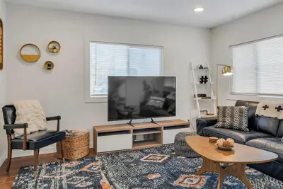 4 Bdr Pet-Friendly Long Term Stays Welcome Fenced Yard