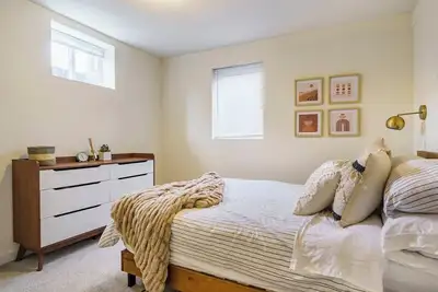 Chic Home Pet-Friendly + Private Fenced Yard
