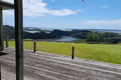 Image de Beautiful harbour and rural views, quiet and private. Handy to harbour