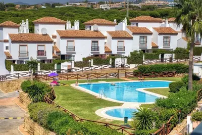 Image de 4 bedrooms, shared pool, games room  & sea view.