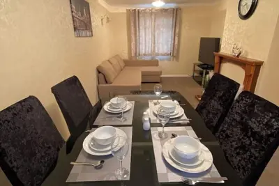 Image de Dunfermline, 2 bedroom home with on-street parking\n\n