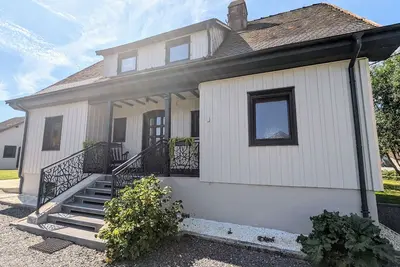 Image de Gîte spacieux, confort moderne, jardin paisible
