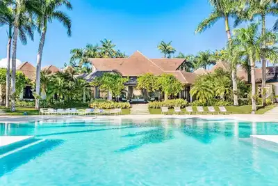 Image de Villa Near Stunning Golf Course