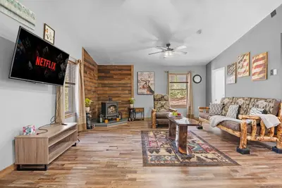 Image de Cabin Oasis - Nestled in the Woods, Seclusion!