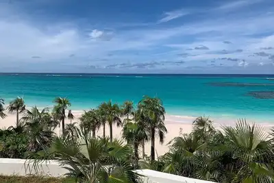 Image de Brand New Beachfront Estate Home w/Pool on Banks Rd. , Walk to Tippy's