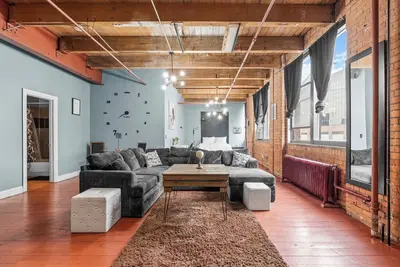 Image de Stunning loft in brilliant Downtown Detroit! Free Parking