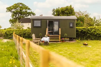 Image de Shepherd's Hut-Hutte-Confort-Douche-Vue sur la campagne