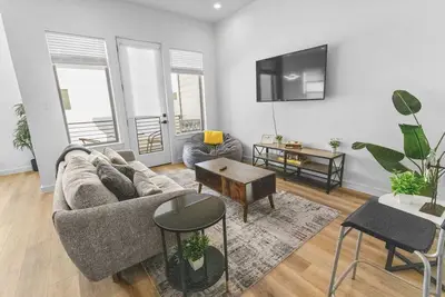 Image de Spacious 3br+Balcony | Sleeps 10 | Near Tmc & Dt