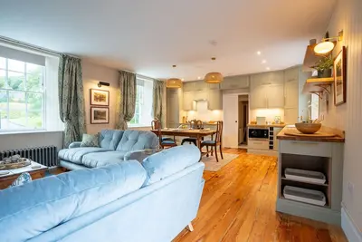 The Earls Library -  an apartment that sleeps 4 guests  in 2 bedrooms