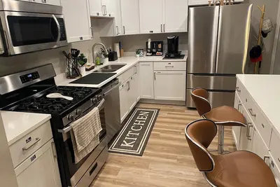 Image de Spacious, remodeled 4-bedroom home with WiFi, Ac, fire pit in charming Champaign