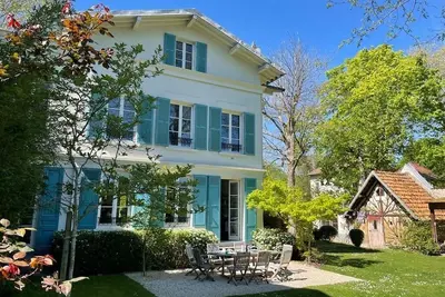 Image de Magnifique villa du Vésinet idéalement située (15mn de Paris)