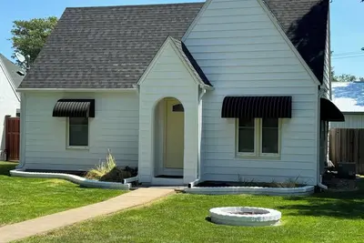 Image de Cozy  3-bedroom cottage with Ac and WiFi in central McCook location