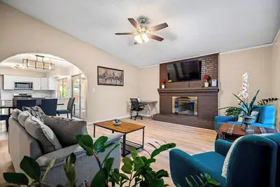 Image de Charming newly upgrade 4-bedroom house in Garland, king beds, near highway