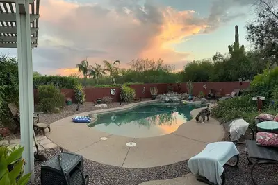 Image de Oro Valley Gem! 4 bedroom-3 plus office/gym, 2 bath, Pool and Mountain View