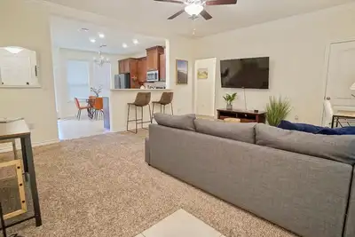 Image de ~ No extra fees! ~ Pretty Great East Atx House