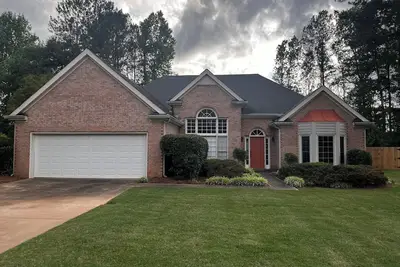 Image de Charming 3-bed, 2-bath house in Mableton with Wi-Fi, seasonal pool, firepit