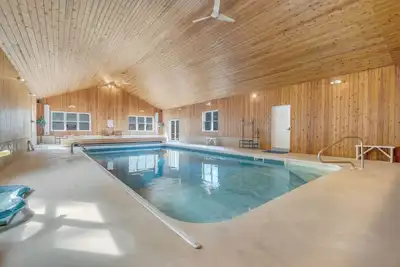 Image de Pet-Friendly Lakeside Escape: Private Indoor Pool, Fenced Yard, and Pet Friendly!