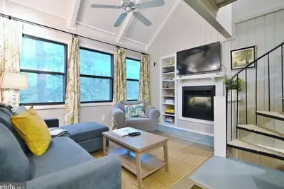 Image de Spectacular Treehouse - Lake, Firepit + Free Wine