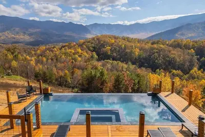 Image de Mt. Sunshine | Infinity Pool | Sleeps 22 | 12 beds