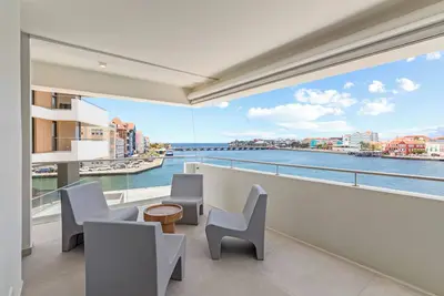 Image de The Wharf 7c city apartment, overlooking Annabay, downtown Willemstad
