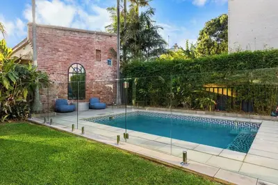 Image de Colourwave Terrace A Technicolor Poolside Stay