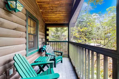 Image de Dog-friendly cabin with firepit, kitchen, Ac, gym & trails for your next escape