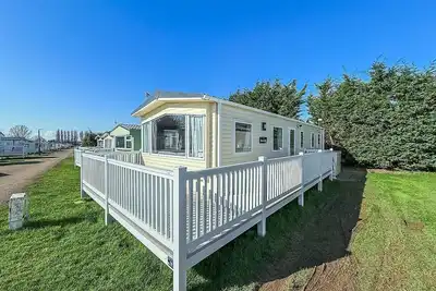 Homely 8 berth caravan at Manor Park, near Hunstanton Beach ref 23004b