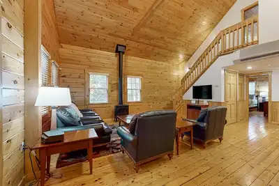 Image de Idyllic three-bedroom dog-friendly cabin w/full kitchen, fireplace & hiking