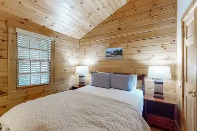 Image de Dog-friendly nature lovers retreat with fireplace, WiFi, Ac & playground