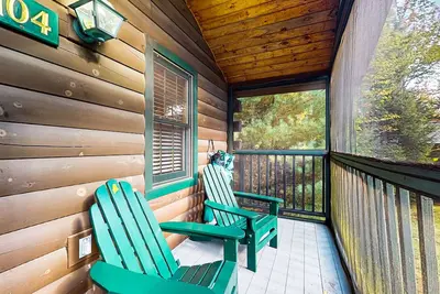 Image de Dog-friendly cabin with wooded views, fireplace, Ac near outdoor recreation