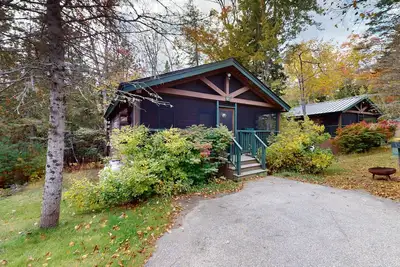 Image de Two-bedroom dog-friendly cabin with firepit, gym & trails for your next escape