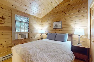 Image de Create memories in this dog-friendly cabin w\/fireplace, playground & near hiking