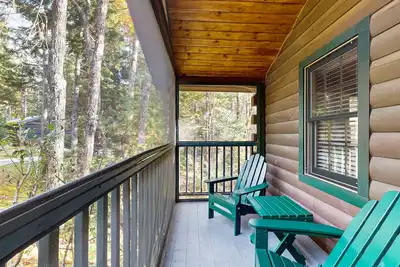 Image de Relaxing two-bedroom dog-friendly cabin with fireplace, Ac, gym & fun