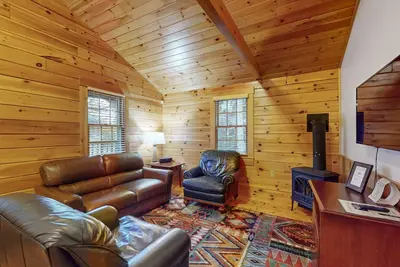 Image de Charming two-bedroom dog-friendly cabin w/firepit, near outside activities