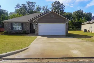 Image de Sweet cozy  3-bedroom house in delightful downtown Montevallo