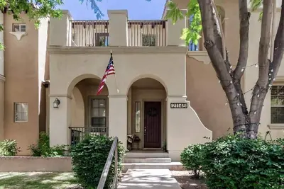 Image de Charming Townhome in the heart of Verrado: Walk to Golf, Hiking, Shops & Dining