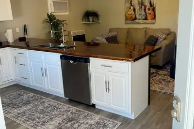 Image de Take a holiday in Holladay at “The Station”. Charming 1-bed room with Ac, WiFi