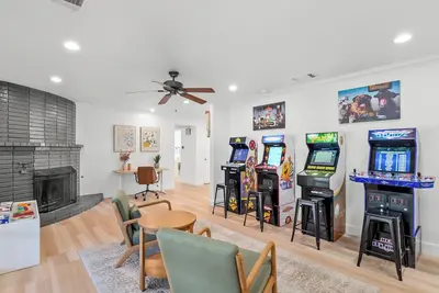 Image de Fresno House - Pool + Arcade Games, Family Friendly!