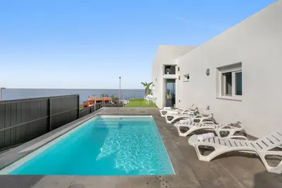 Image de Villa de vacances 'Carlota' avec vue sur la mer, piscine privée et Wi-Fi