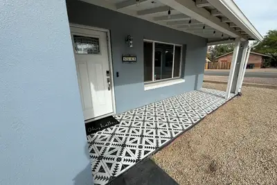 Image de 2nd St Gem! Fully remodeled inside and out!