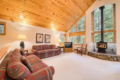 Image de Monthly Lease - Rosepine Retreat by Tahoe Getaways- 3br at Tahoe Donner
