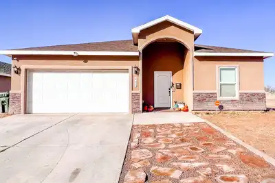 Image de New! - 4 bedroom 3 bath. 5 beds! Families, corporate & Fletc Welcome