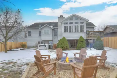 Image de Spacious 5-bedroom House, Hot Tub, Firepit, Game Rooms, Theater Room and More!