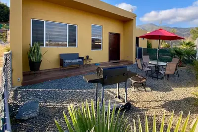 Image de Cozy and pet friendly Studio! Mountains view, gated patio!