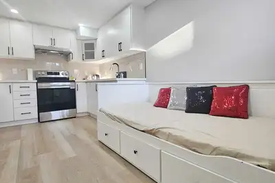 Image de Brand new basement apartment