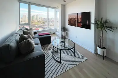 Image de Downtown Vancouver with False Creek View, across from Rogers Arena & Bc Place